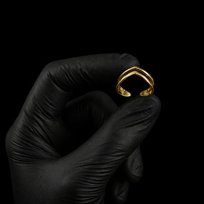 𝐄𝐥𝐞𝐠𝐚𝐧𝐭 𝐆𝐨𝐥𝐝 𝐂𝐮𝐫𝐯𝐞𝐝 𝐖𝐫𝐚𝐩 𝐀𝐝𝐣𝐮𝐬𝐭𝐚𝐛𝐥𝐞 𝐑𝐢𝐧𝐠 𝐟𝐨𝐫 𝐖𝐨𝐦𝐞𝐧 – 𝐌𝐢𝐧𝐢𝐦𝐚𝐥𝐢𝐬𝐭 𝐌𝐨𝐝𝐞𝐫𝐧 𝐃𝐞𝐬𝐢𝐠𝐧, 𝐀𝐧𝐭𝐢-𝐓𝐚𝐫𝐧𝐢𝐬𝐡 𝐒𝐭𝐚𝐢𝐧𝐥𝐞𝐬𝐬 𝐒𝐭𝐞𝐞𝐥