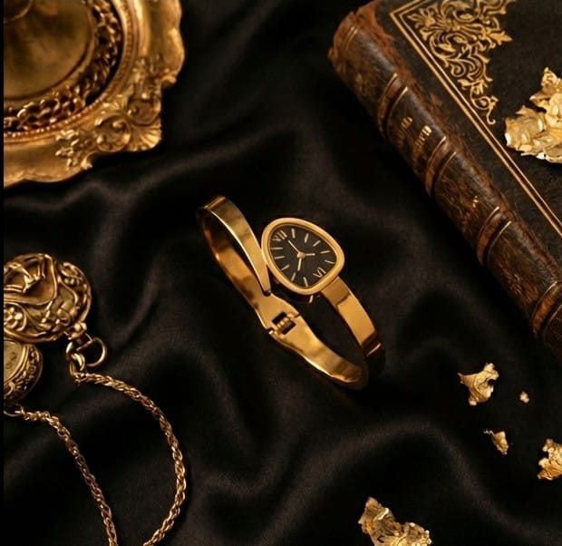 Timeless Elegance
Gold Dial Bracelet