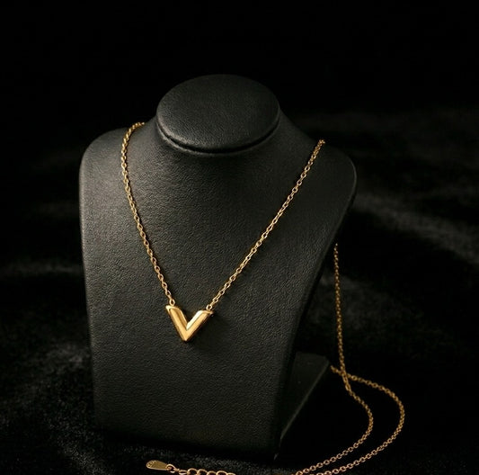 𝐆𝐨𝐥𝐝𝐞𝐧 𝐕 𝐄𝐥𝐞𝐠𝐚𝐧𝐜𝐞 𝐍𝐞𝐜𝐤𝐥𝐚𝐜𝐞